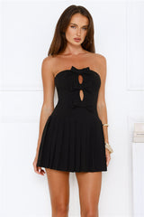 Très Chic Strapless Pleated Mini Dress Black